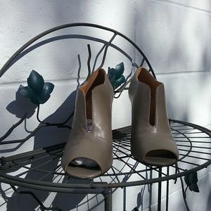 Nine West shooties,  leather